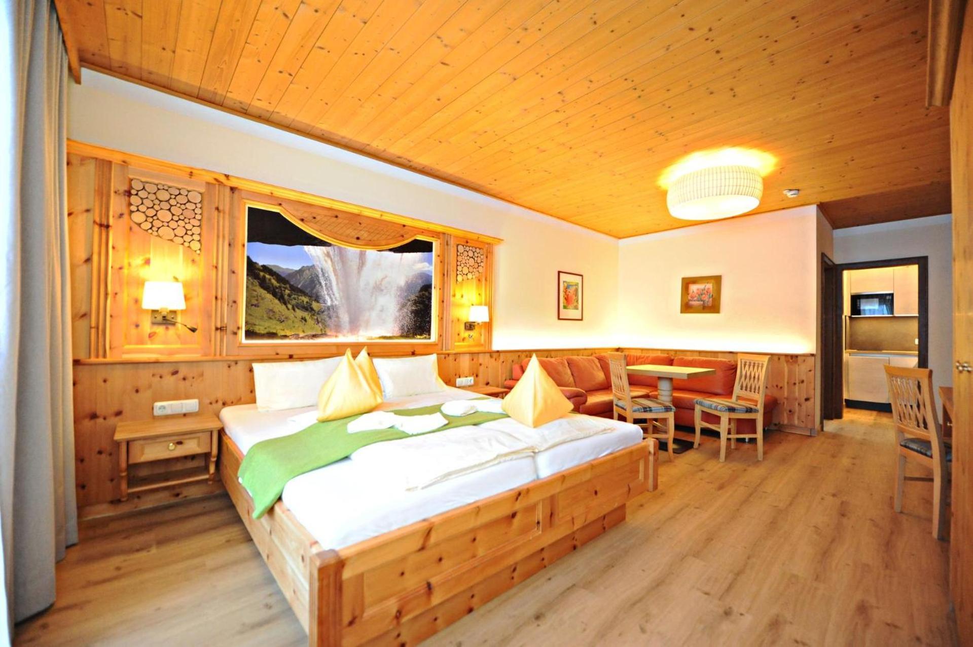 Ski In Ski Out Hotel Unterellmau 잘바흐 힌터글렘 외부 사진