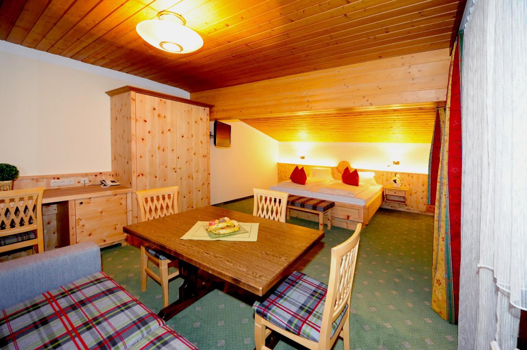 Ski In Ski Out Hotel Unterellmau 잘바흐 힌터글렘 객실 사진