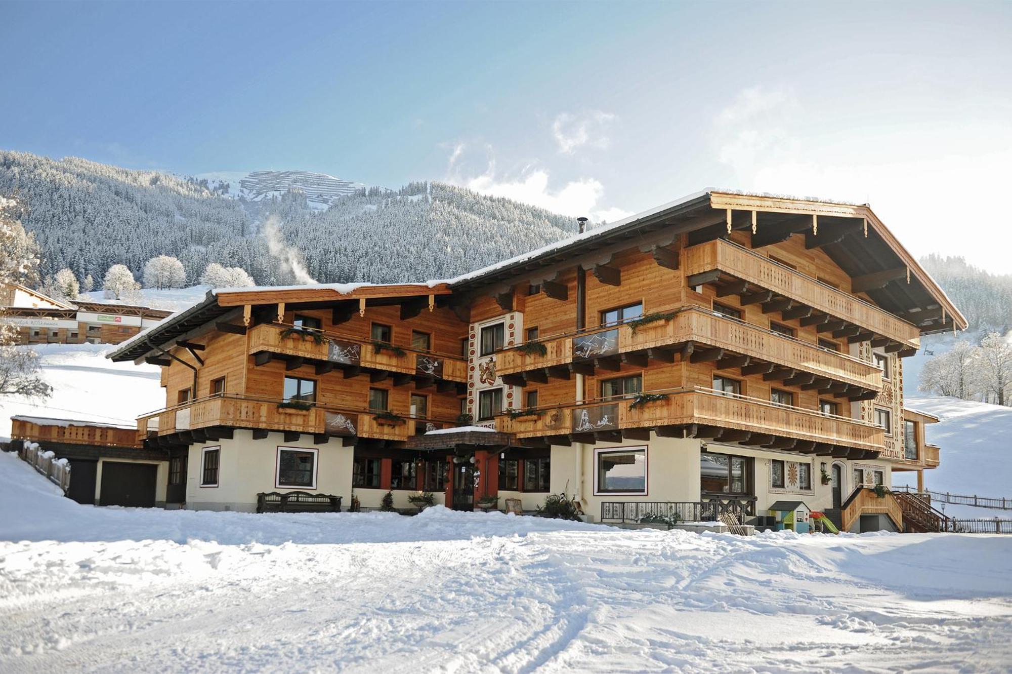 Ski In Ski Out Hotel Unterellmau 잘바흐 힌터글렘 외부 사진